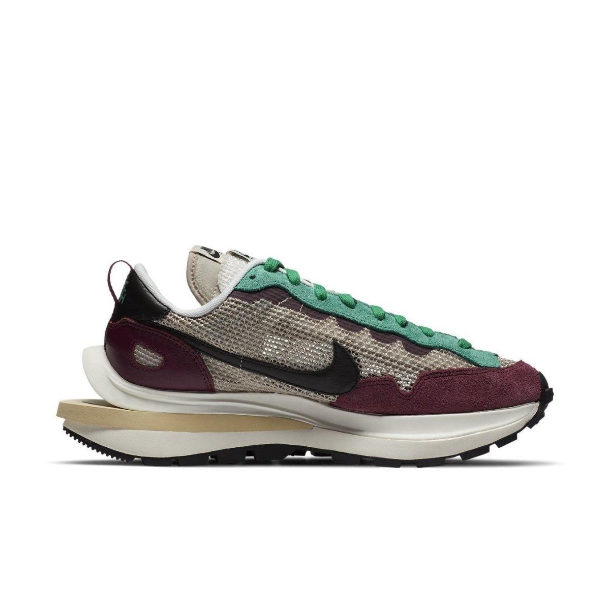 Nike Vaporwaffle sacai in Villain Red and Neptune Green, featuring mesh upper and Waffle outsole.