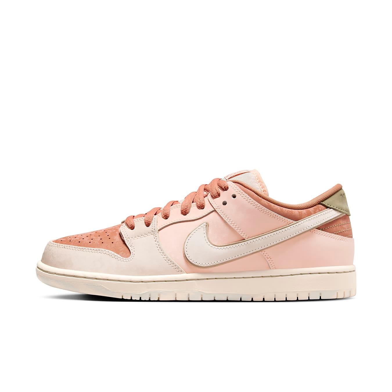 Nike SB Dunk Low Trocadéro Gardens in pink and beige, featuring suede and nubuck details.