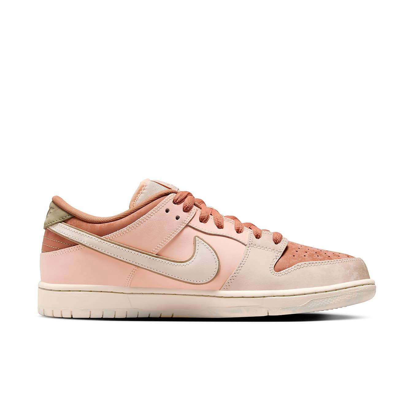 Nike Dunk Low SB 'Trocadéro Gardens' in pink nubuck and Amber Brown suede with beige Swoosh detail.