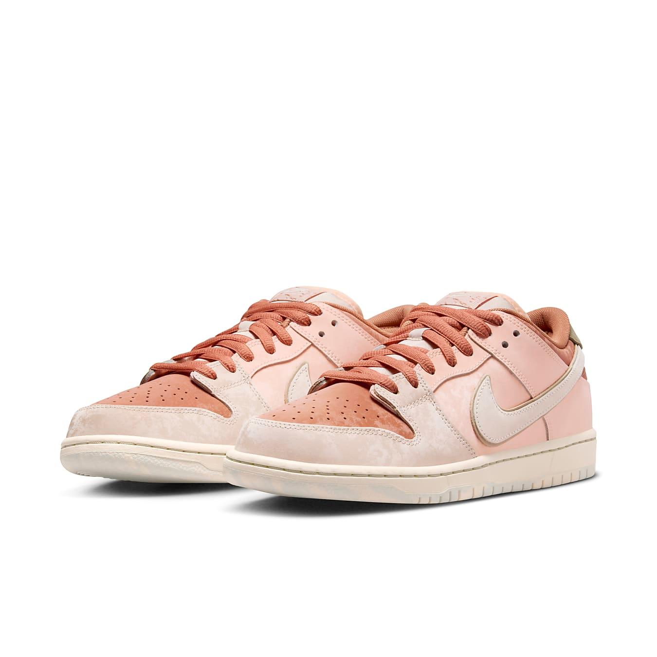 Nike SB Dunk Low Trocadéro Gardens in pink and brown suede, showcasing a stylish casual sneaker design.