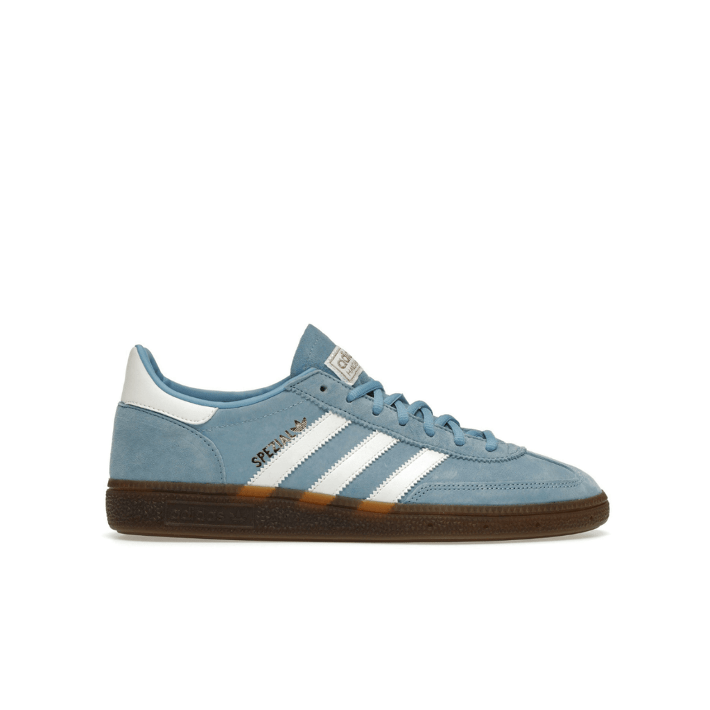 adidas Handball Spezial sneaker in light blue suede with white stripes and brown sole, perfect for streetwear style.