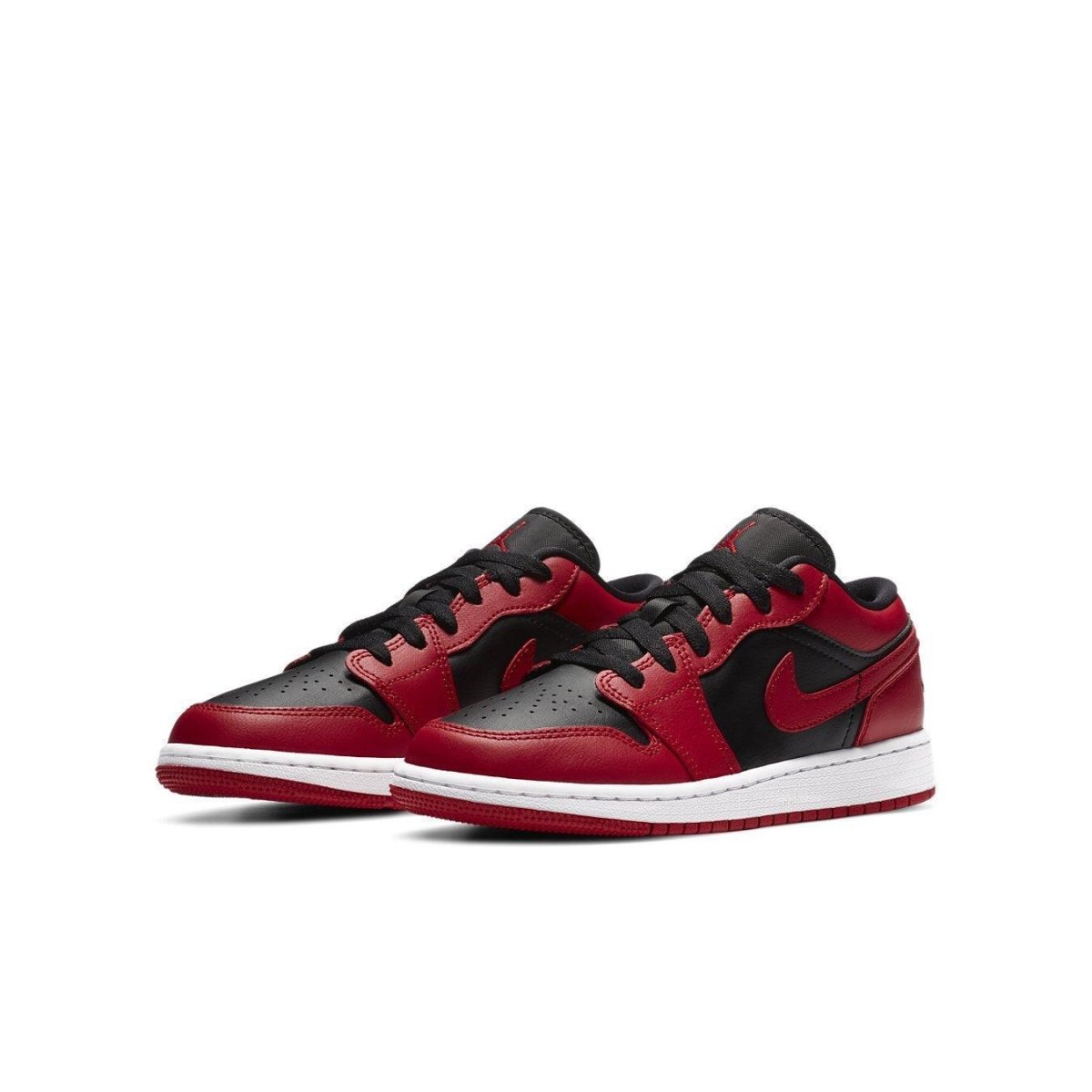 Jordan 1 Low Reverse Bred GS sneakers in red and black with white sole, perfect for winter or summer wear.
