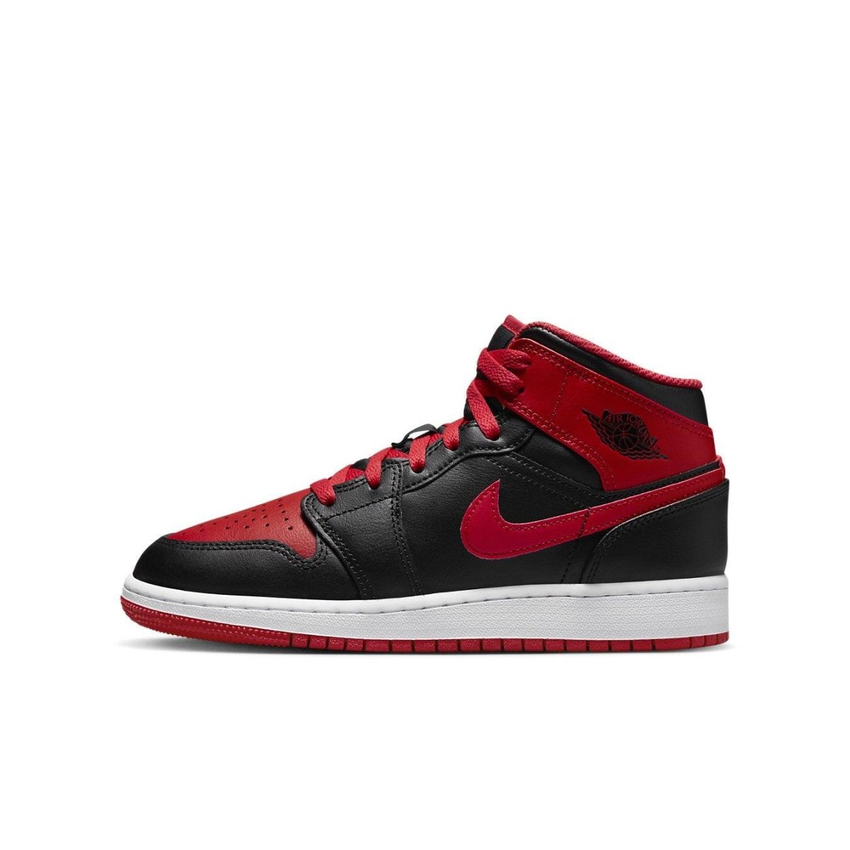 Jordan 1 Mid Alternate Bred (2022) GS in black and red with white midsole, featuring iconic Air Jordan details.