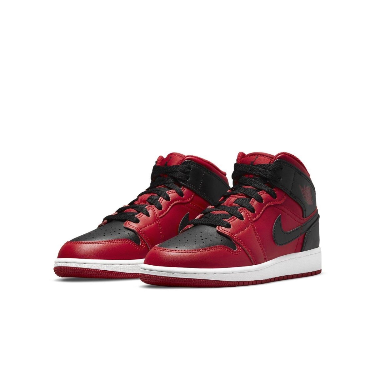 Jordan 1 Mid Reverse Bred (2021) GS sneakers: red and black stylish design, perfect for casual or sporty wear.