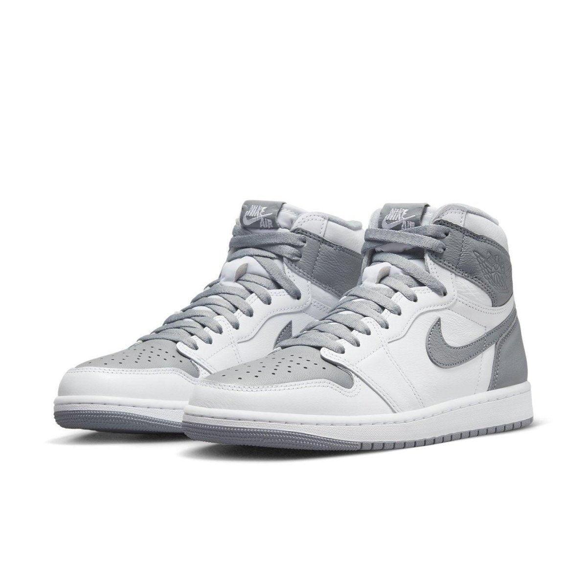 Jordan 1 Retro High OG Stealth in white leather and Stealth Grey suede overlays.