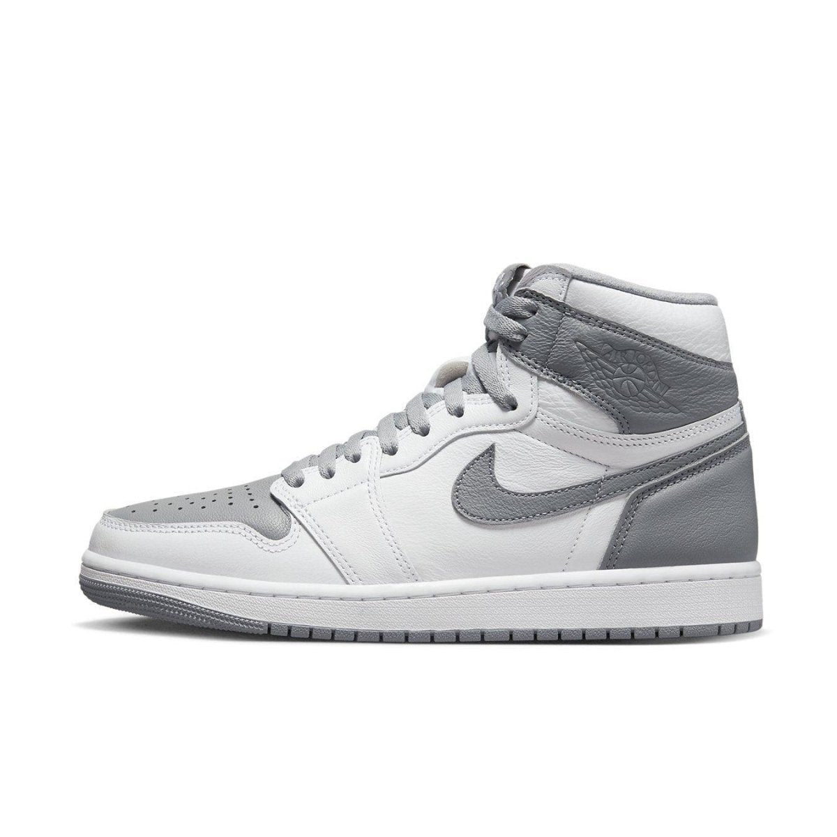 Jordan 1 Retro High OG Stealth sneakers in white leather and Stealth Grey suede, featuring classic design and Nike Swoosh.