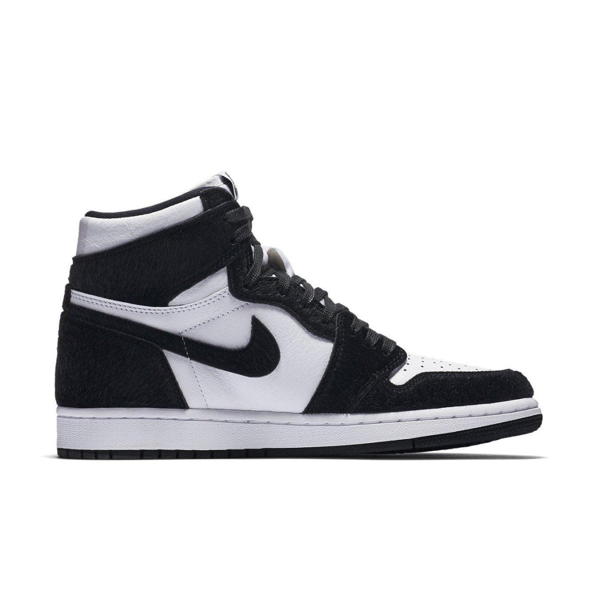 Nike Air Jordan 1 Retro High Twist (W) in black and white with suede and synthetic fur detailing.