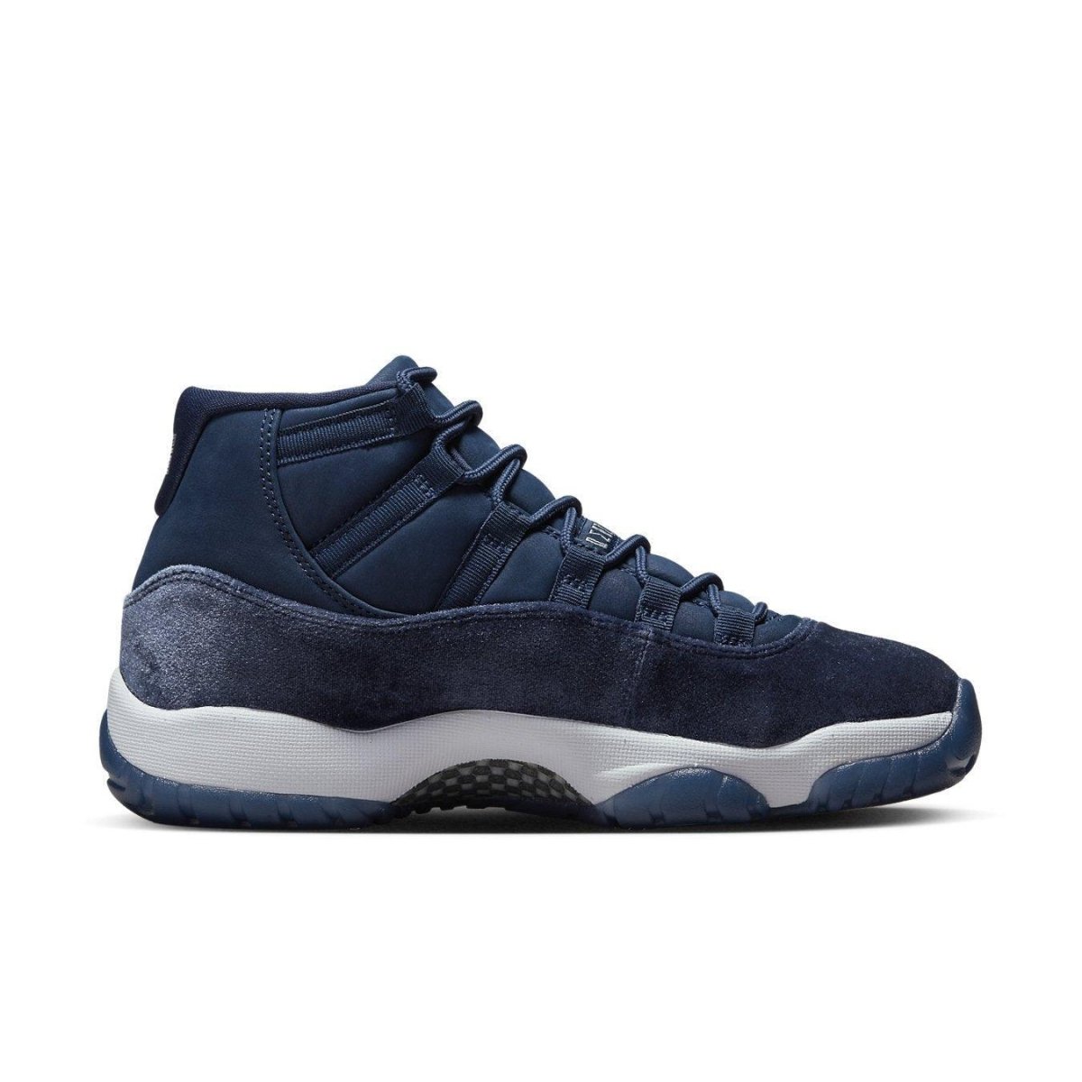 Air Jordan 11 Retro Midnight Navy women's basketball shoes in premium velvet and nubuck.