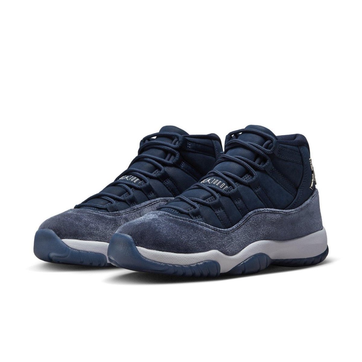 Air Jordan 11 Retro Midnight Navy women’s basketball shoes featuring navy nubuck and velvet panels.