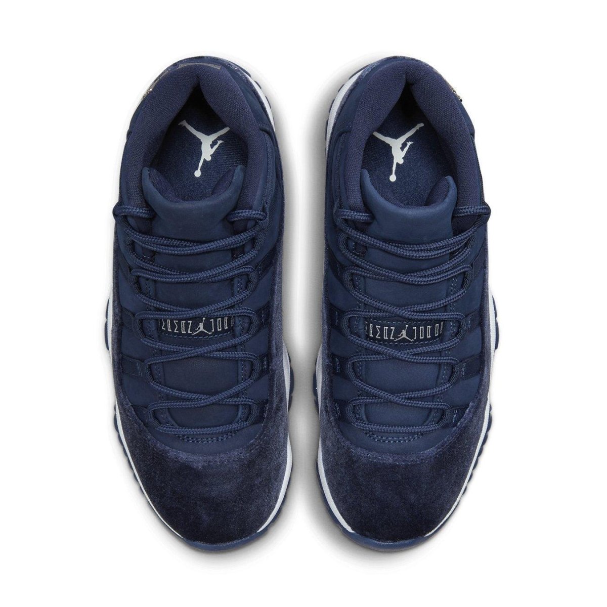 Air Jordan 11 Retro Midnight Navy women's basketball shoes with navy nubuck and velvet panels.