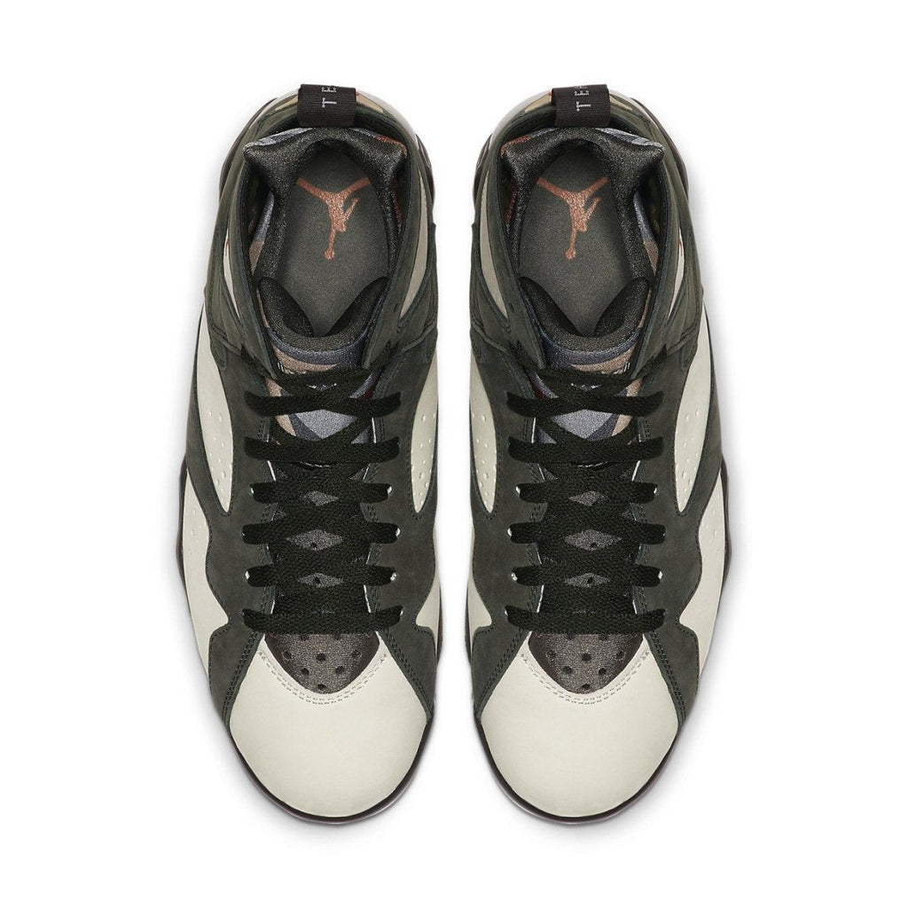 Top view of Air Jordan 7 Retro Patta Icicle sneaker featuring green and white colorway.