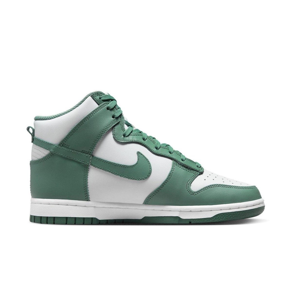Nike Dunk High Bicoastal women's sneakers in white and emerald green leather, showcasing a high-top design.