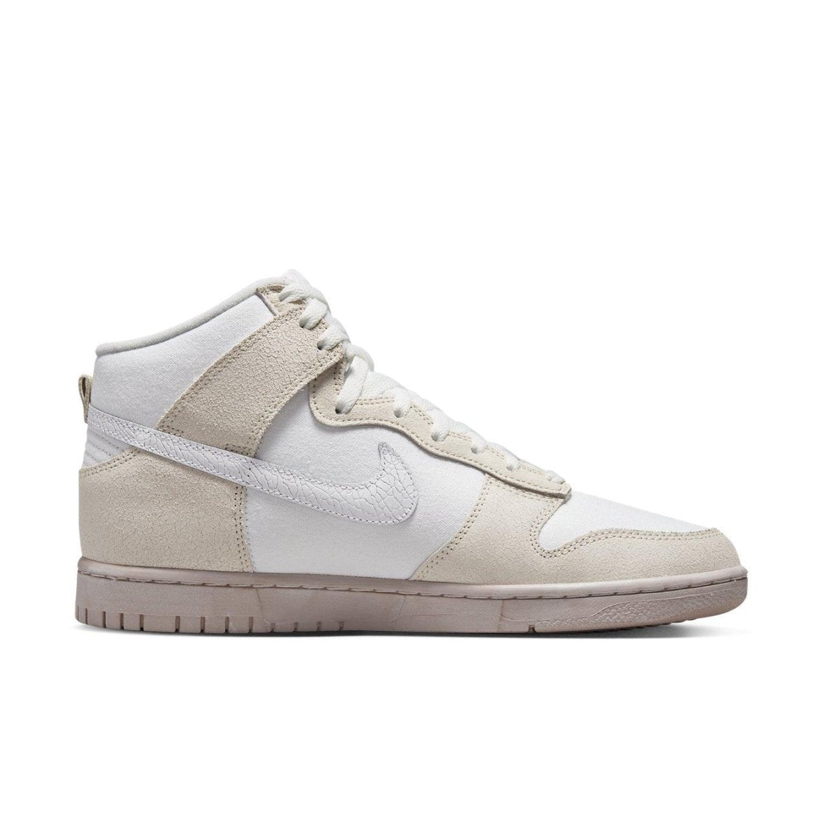 Nike Dunk High Retro sneakers in light beige and white with textured leather and a rubber sole.