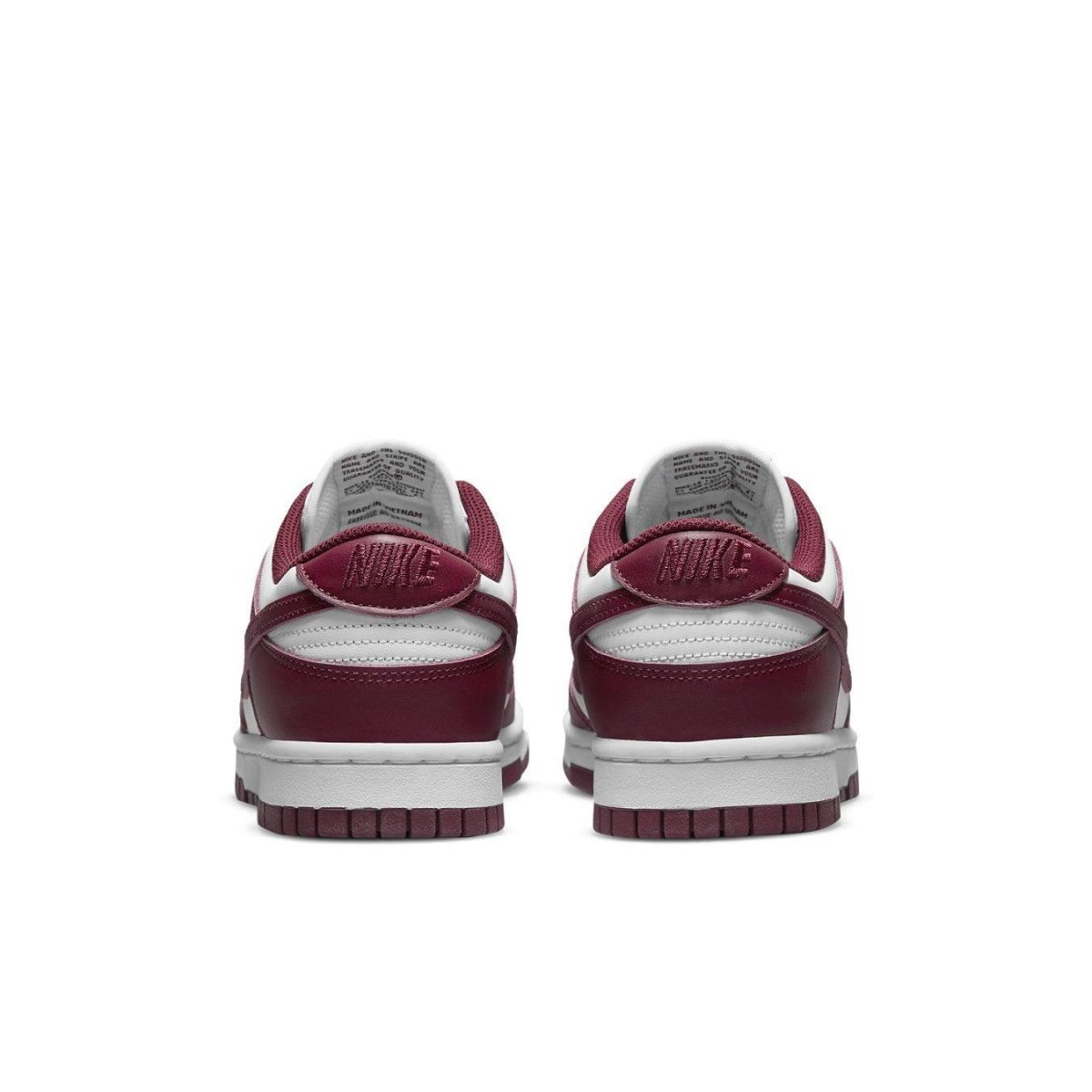 Nike Dunk Low Bordeaux (W) sneakers in bordeaux leather with white accents, showcasing the back view and iconic Swoosh logo.