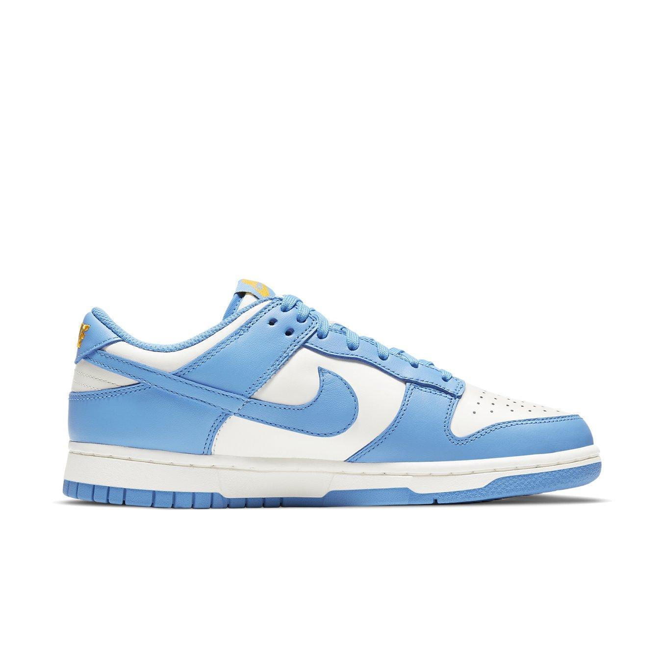 Nike Dunk Low Coast (W) sneakers in blue and white design, featuring a sporty silhouette and premium materials.