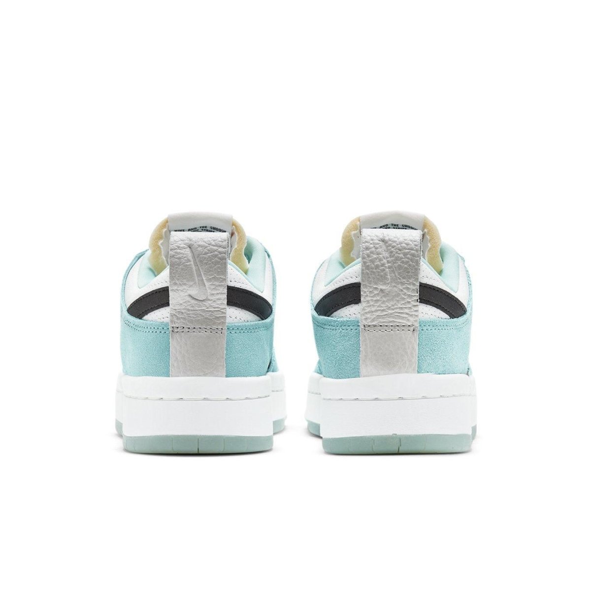 Nike Dunk Low Disrupt Copa (W) sneakers, featuring a turquoise upper, white sole, and silver accents for a stylish look.
