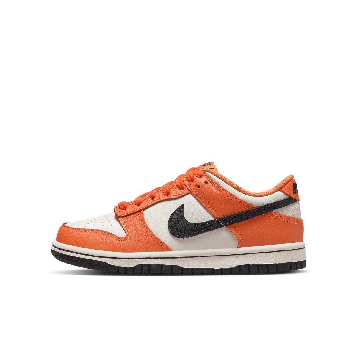 Nike Dunk Low Halloween (2022) GS sneakers in orange and black, featuring a stylish design for trendy kids.