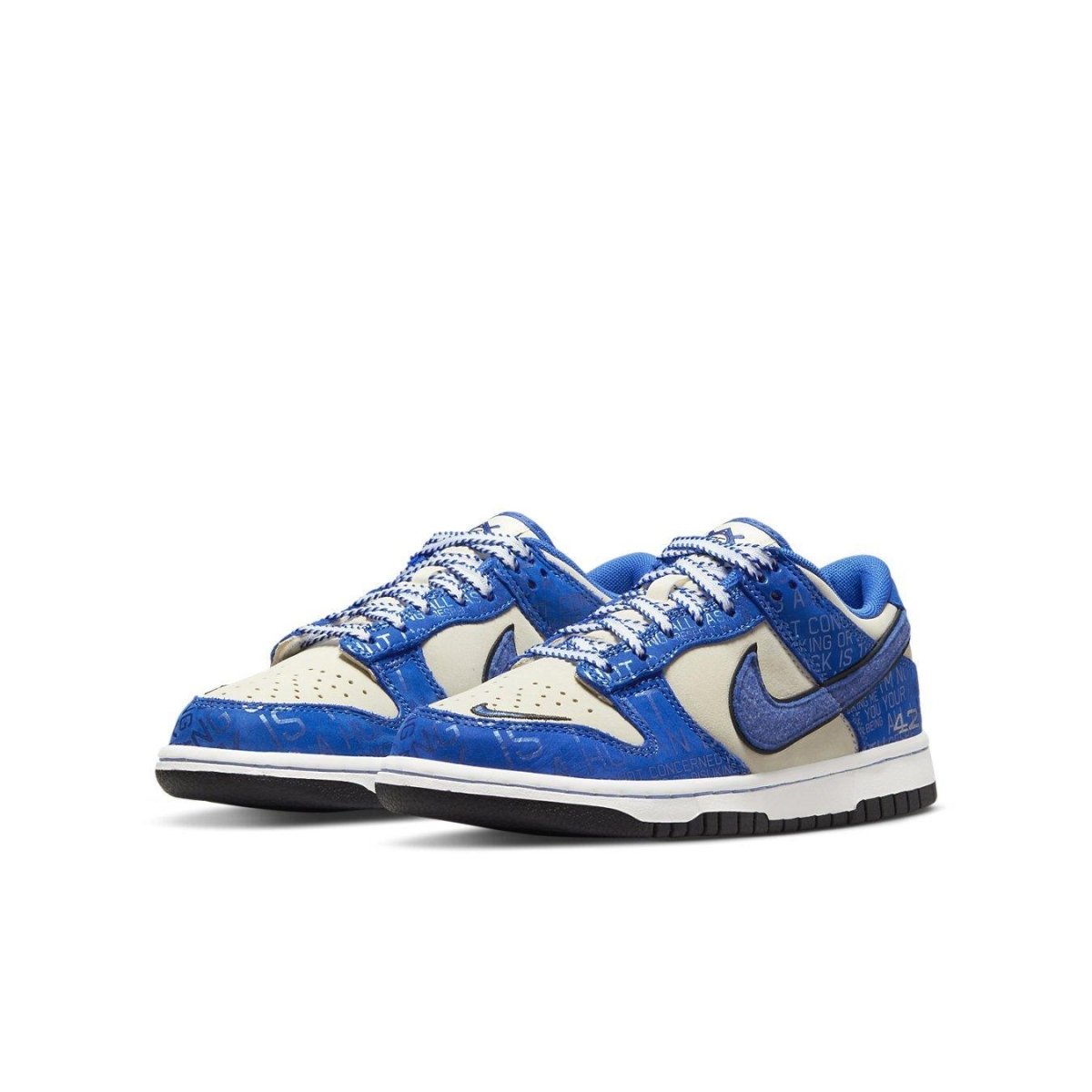 Nike Dunk Low Jackie Robinson (GS) sneakers in blue and white, celebrating Jackie Robinson's legacy with unique details.