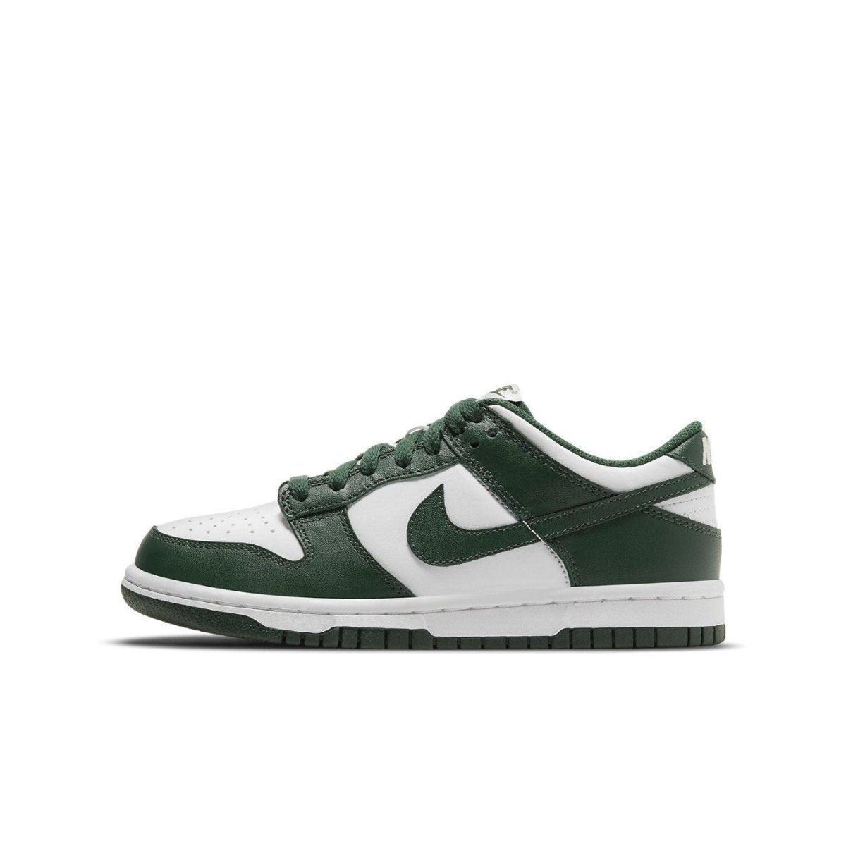 Nike Dunk Low Michigan State GS in white and Team Green with a low-top silhouette for boys.