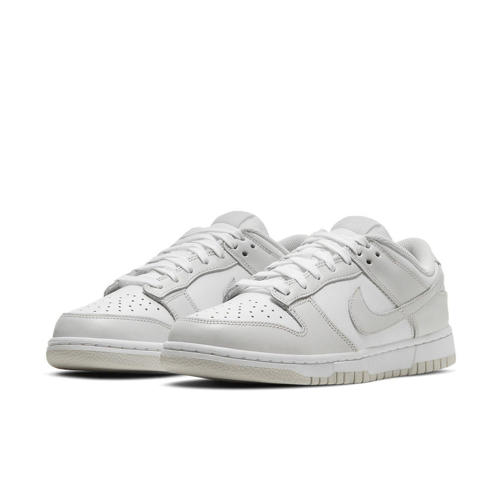 Nike Dunk Low Photon Dust women's sneakers in gray and white, featuring classic design for sport and streetwear.
