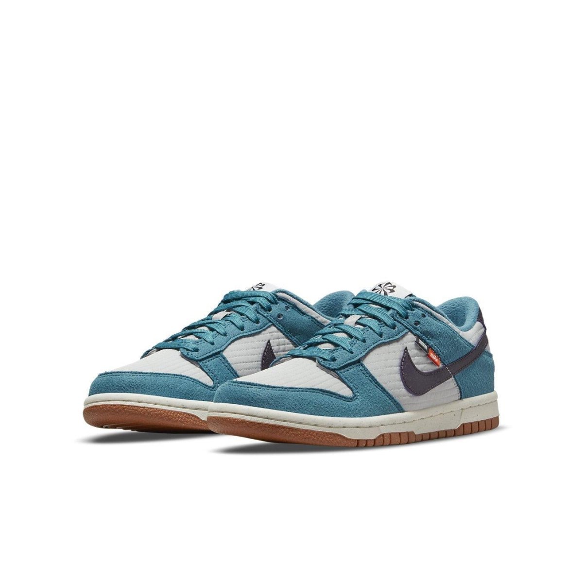 Nike Dunk Low SE Toasty Rift Blue sneakers featuring quilted fabric and suede, perfect for casual wear.