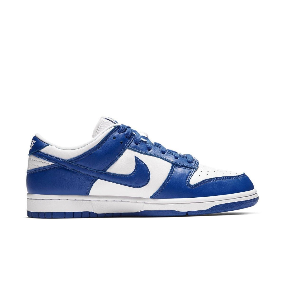 Nike Dunk Low SP Kentucky (2020) in white and royal blue, featuring classic basketball silhouette and retro design.