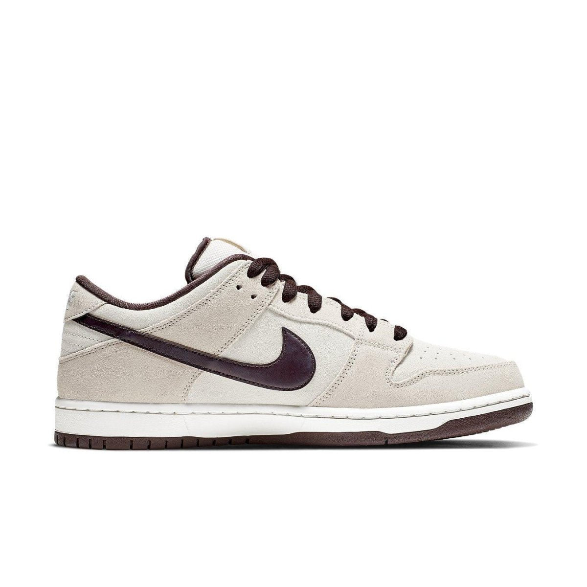 Nike SB Dunk Low Desert Sand Mahogany sneaker, featuring suede upper and Zoom Air cushioning for skateboarding comfort.