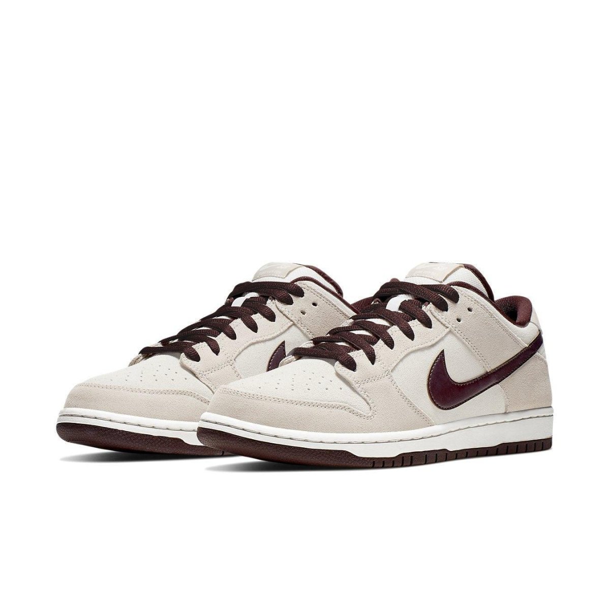 Nike SB Dunk Low in Desert Sand and Mahogany, featuring a comfortable low-cut design and Zoom Air unit.