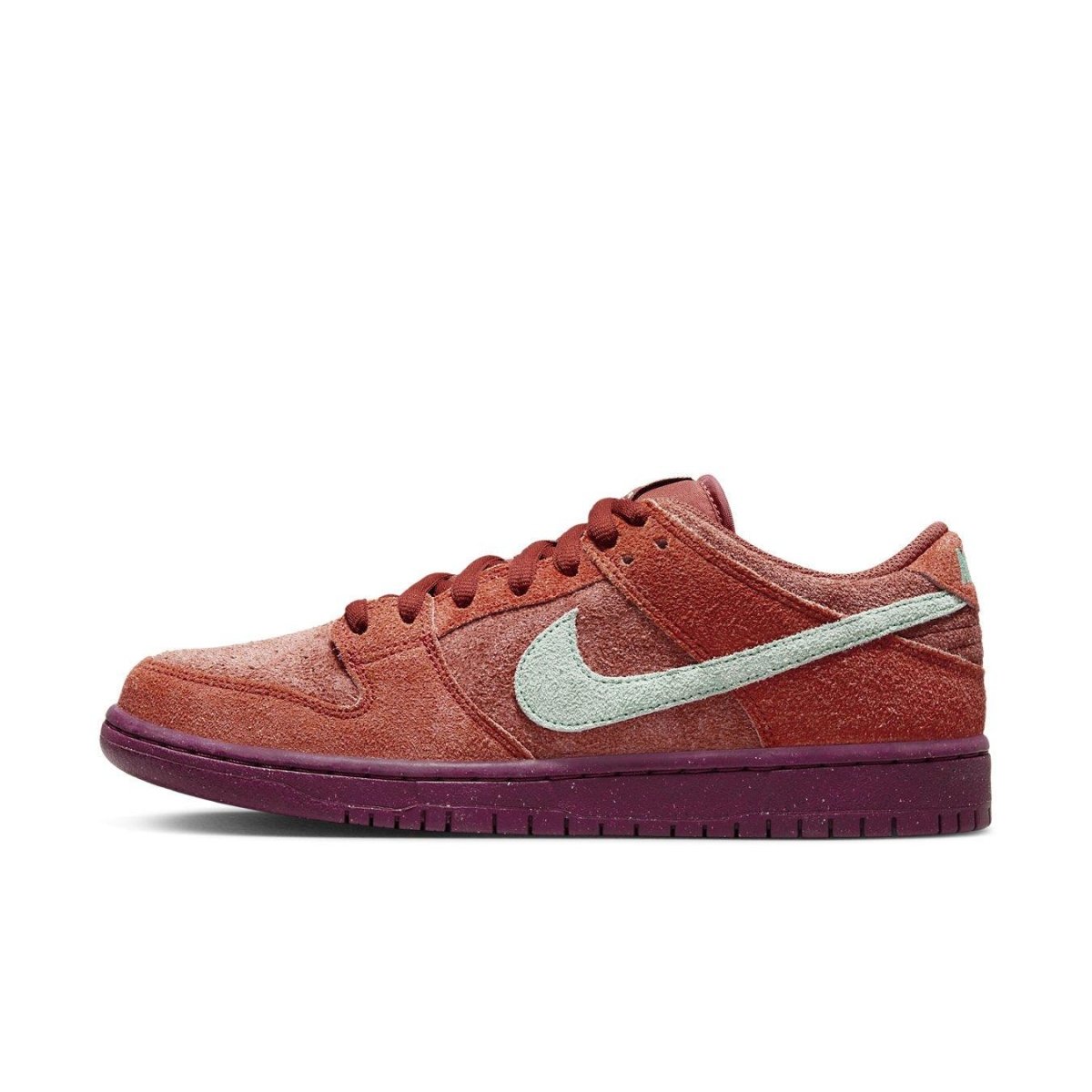 Nike SB Dunk Low 'Mystic Red' featuring a soft suede upper and Emerald Rise accents.