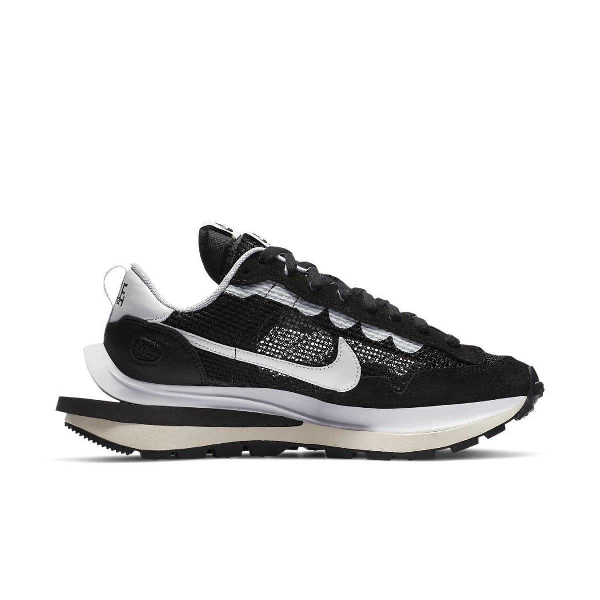 Nike Vaporwaffle sacai in black and white, featuring a modern design with iconic Waffle sole.